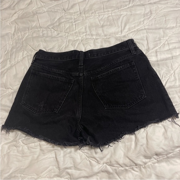 Abercrombie Mid Rise The Boyfriend Short in Distressed Black - Picture 5 of 7